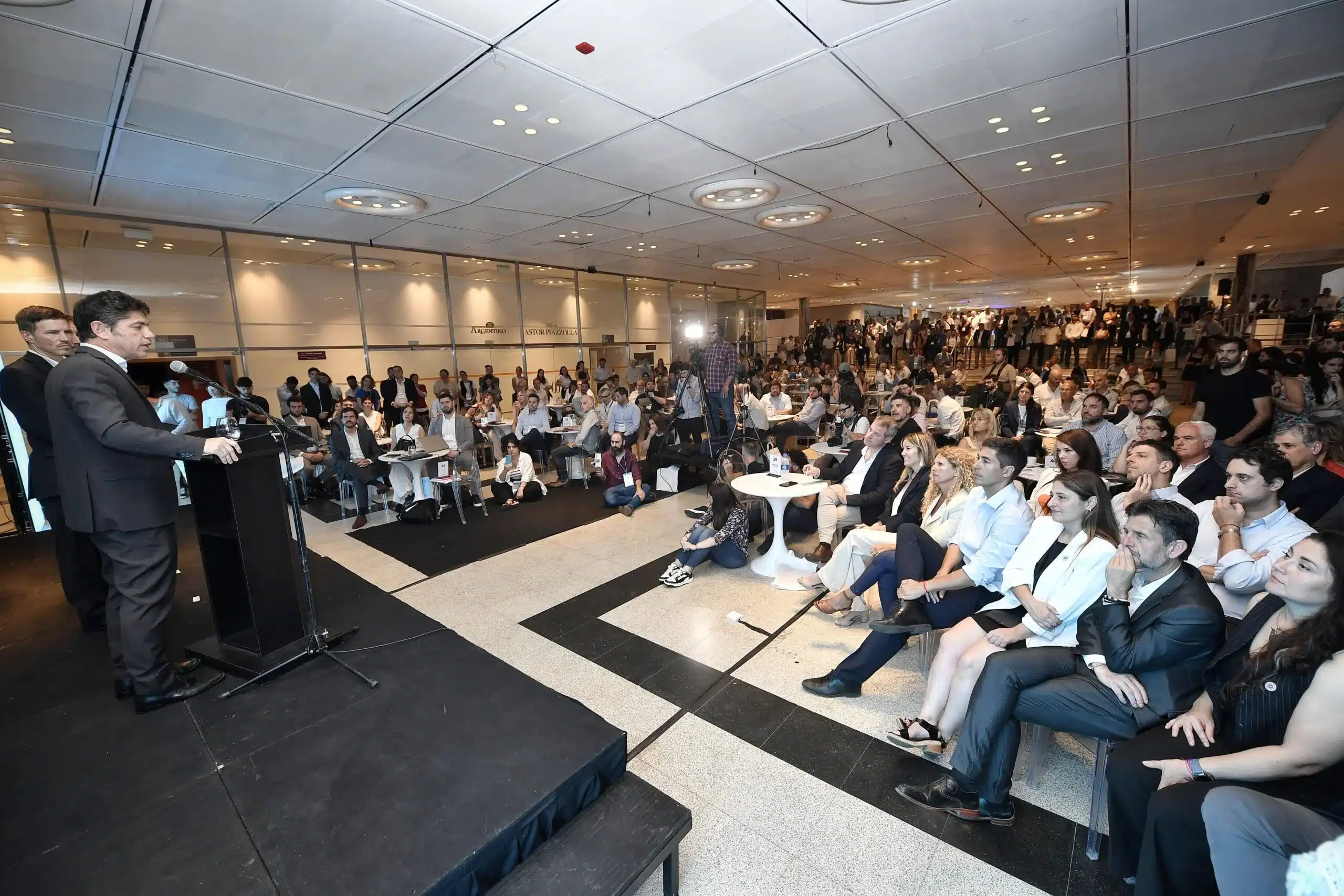 Kicillof: “Estos espacios buscan contribuir con el desarrollo productivo…