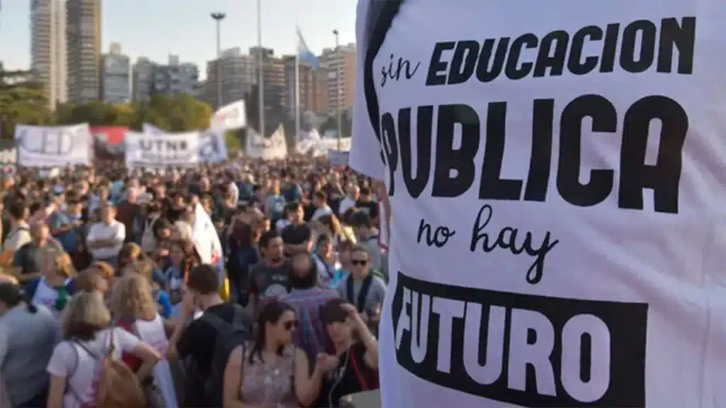 Universidades públicas en alerta por caída de presupuesto y pérdida salarial —…