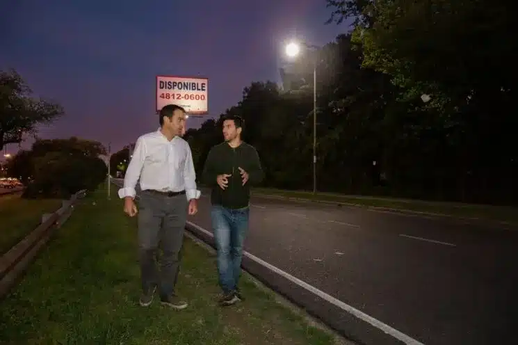 San Isidro renueva 330 luminarias LED en colectoras y frentes de la — Imagen 1
