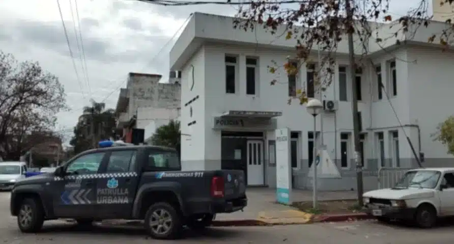 Tres policías detenidos por torturas y abuso de autoridad en Moreno — Imagen 1