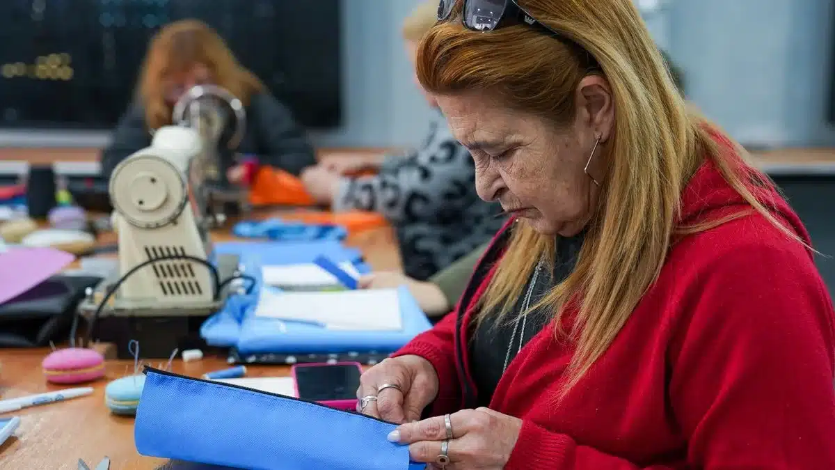 Lanús: cursos de moldería y confección en la Escuela Municipal de Oficios…