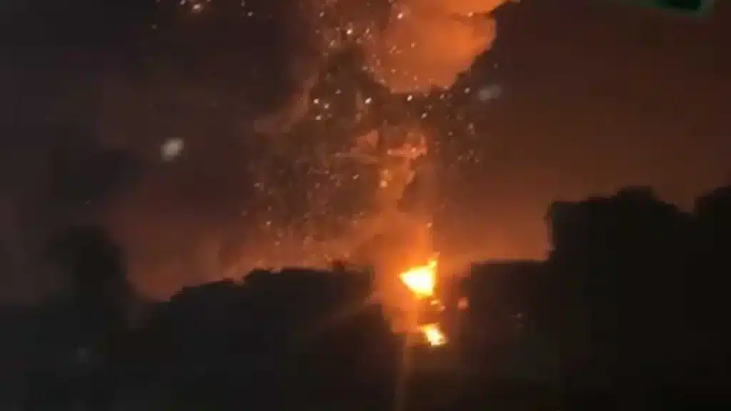 Incendio en Spegazzini vuelve a alarmar Ezeiza con explosiones y — Imagen 1