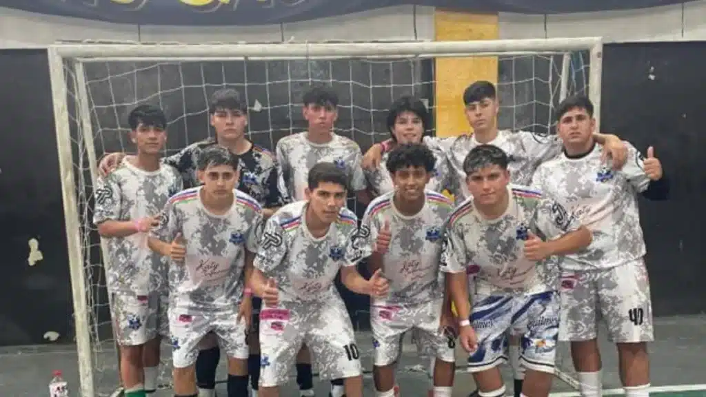 El club Progreso de San Vicente salió campeón de futsal en su primer año en la…