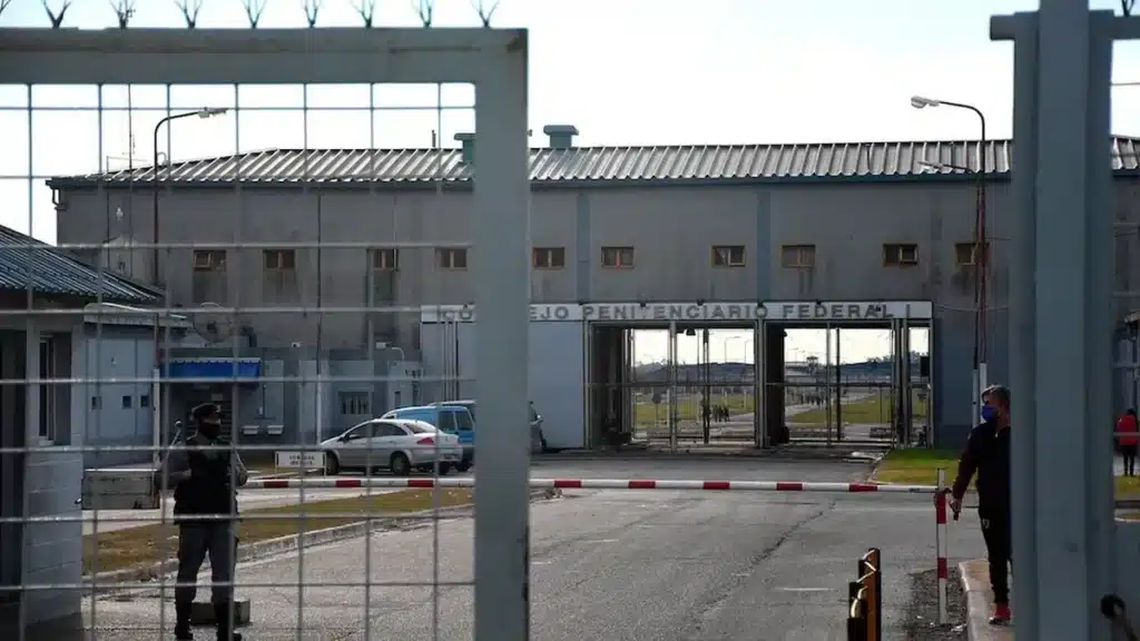 Ezeiza: ingresaban drogas al penal con certificados falsos de embarazo —…