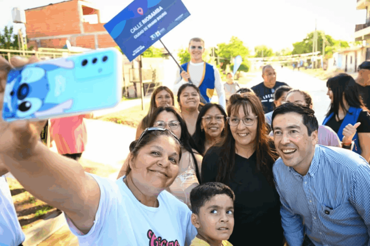 Nardini inauguró una importante obra de pavimentación en Grand Bourg — Imagen 1