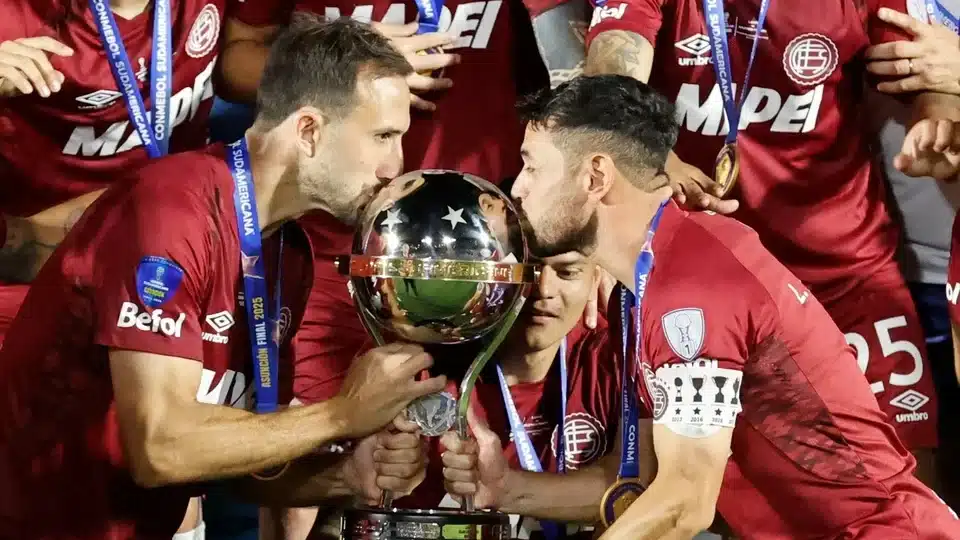 Lautaro Acosta: su emoción en su retiro del fútbol profesional y el legado de…