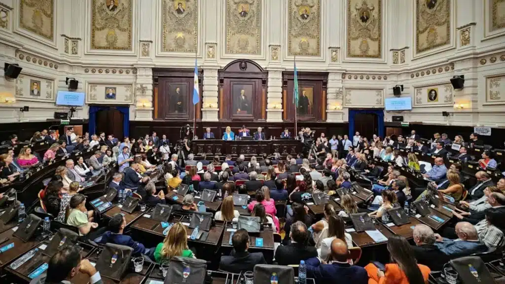 Diputados aprueban endeudamiento de la Provincia por USD 3.685 millones —…