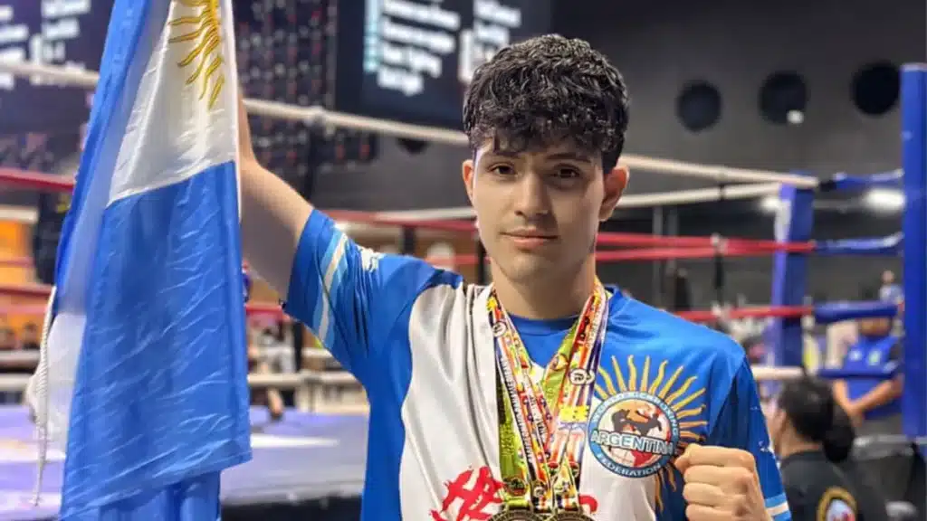 Nahuel Córdoba, campeón mundial del kickboxing — Imagen 1