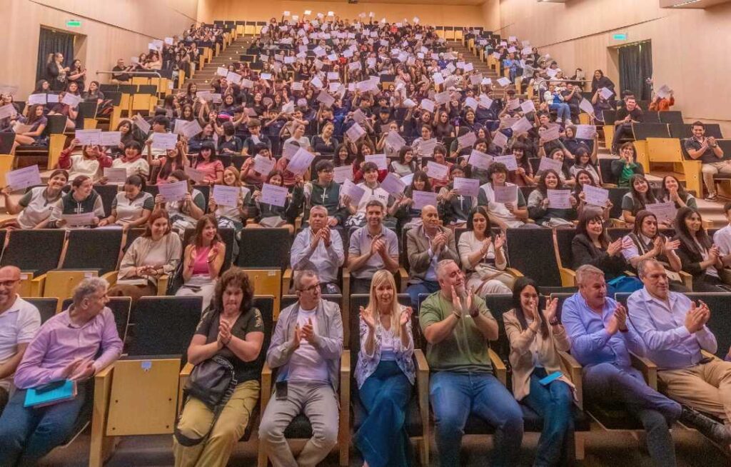 Alumnos de 23 escuelas públicas y privadas finalizaron sus pasantías…