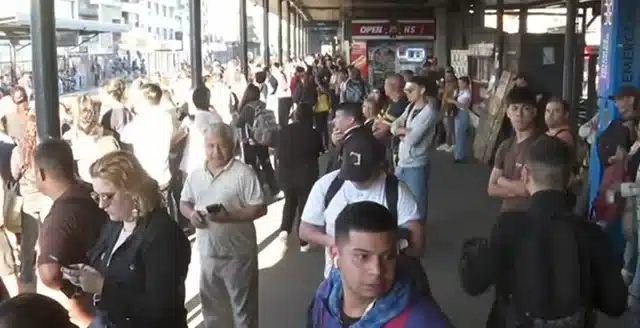 Arranque de semana complicado: grandes demoras y cancelaciones en el Tren…