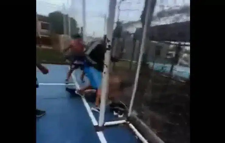 Dos hermanos detenidos por agredir a un joven en una cancha de fútbol — Imagen 1