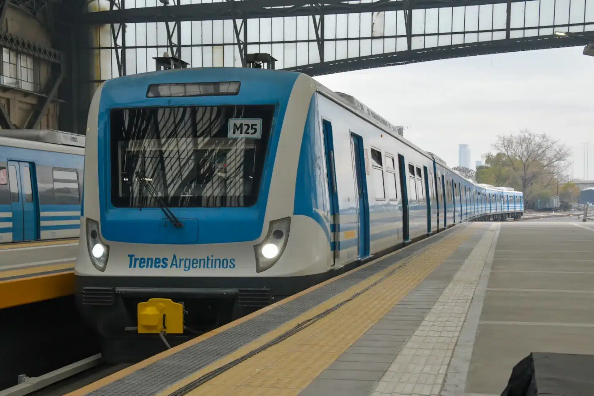 Tren Mitre reanuda servicios en Tigre-Retiro después de obras de renovación —…