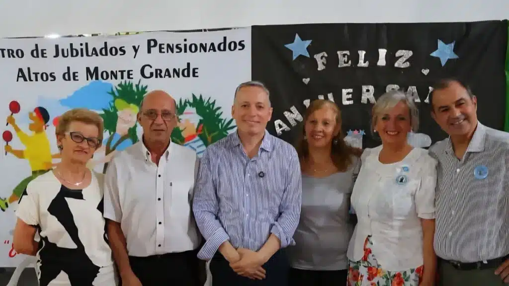 Intendente entrega ayuda económica al Centro de Jubilados Altos de Monte —…