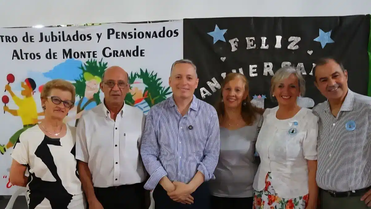 Intendente entrega ayuda económica al Centro de Jubilados Altos de Monte —…