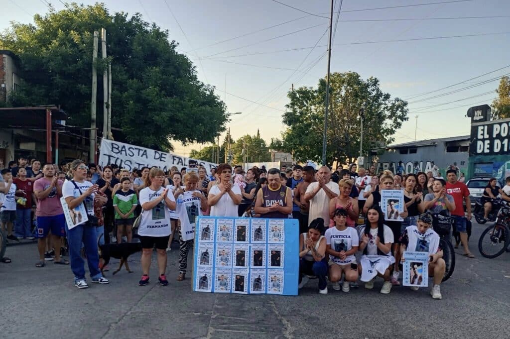 Falsa Denuncia en Fiorito: Familiares y Vecinos Reclaman Libertad para el…