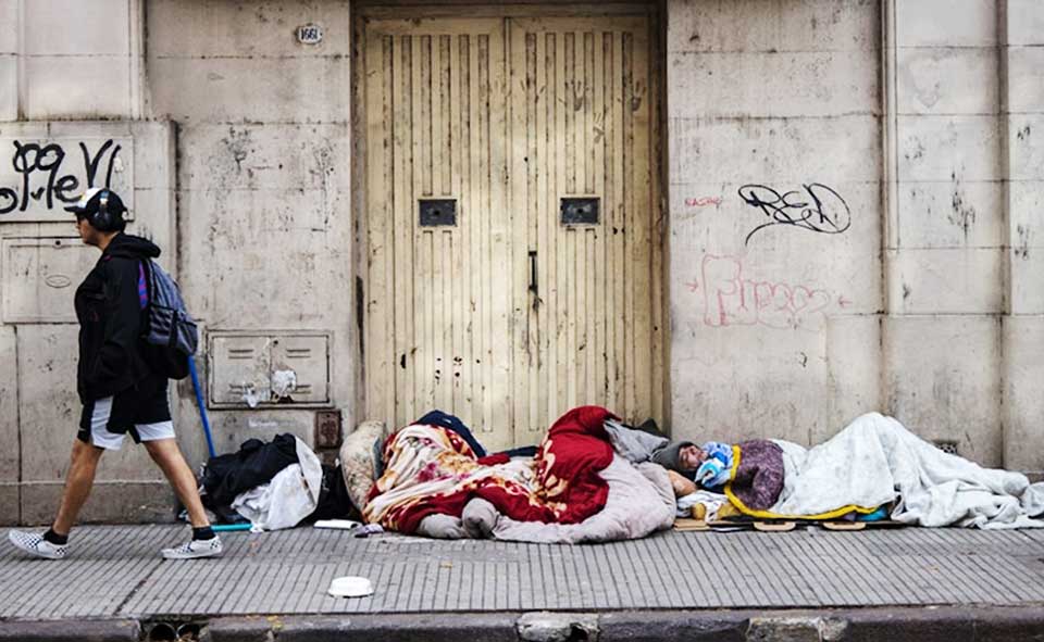 Baja en pobreza pero persiste empleo precario y informalidad — Imagen 1