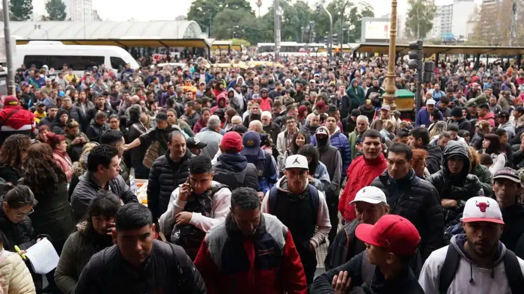 Demoras en el Tren Roca generan caos por falla técnica en Constitución —…