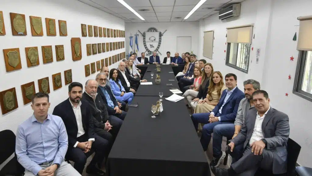 Gobernadores crítican a Milei y buscan acuerdos en el Congreso para — Imagen 1