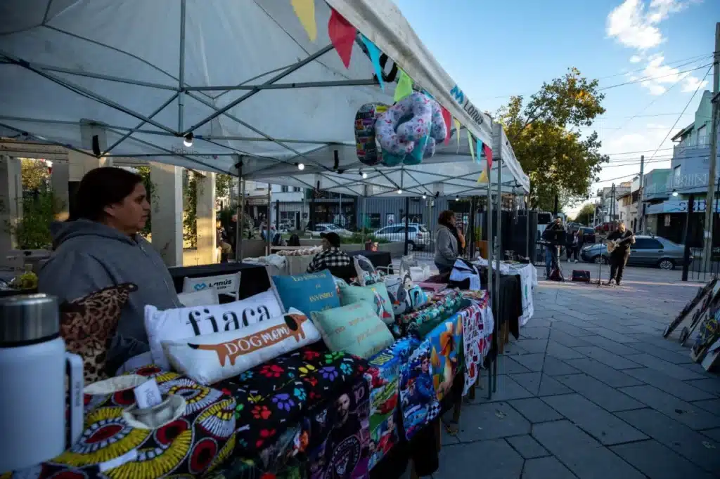 Llevan la Feria de la Economía Social a Lanús Oeste: Lanús Gobierno invita a —…