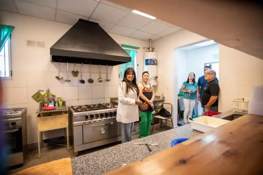 Eva Mieri supervisa obras en escuelas de Quilmes Oeste — Imagen 1
