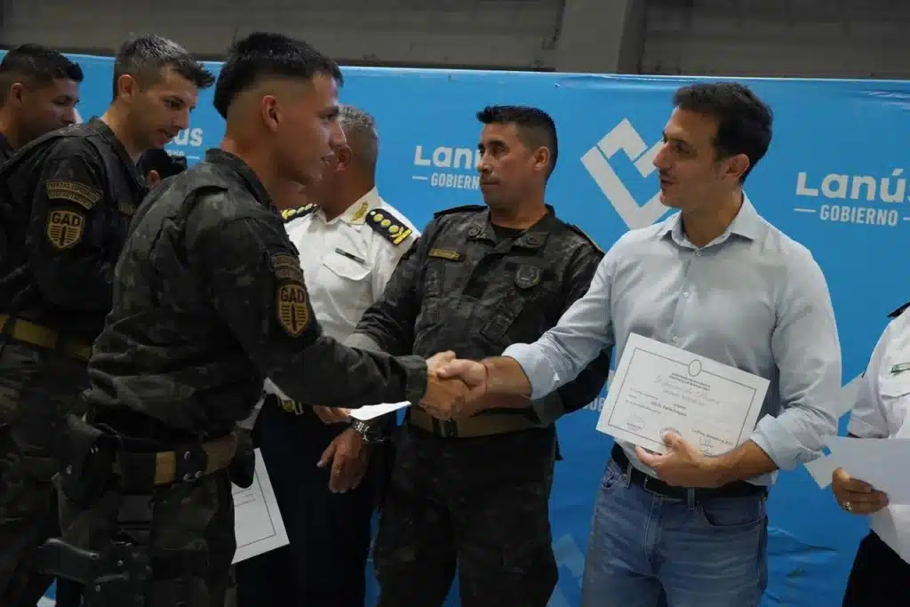 Lanús: Julián Álvarez reconoce labor policial en Día de la Policía Provincial…