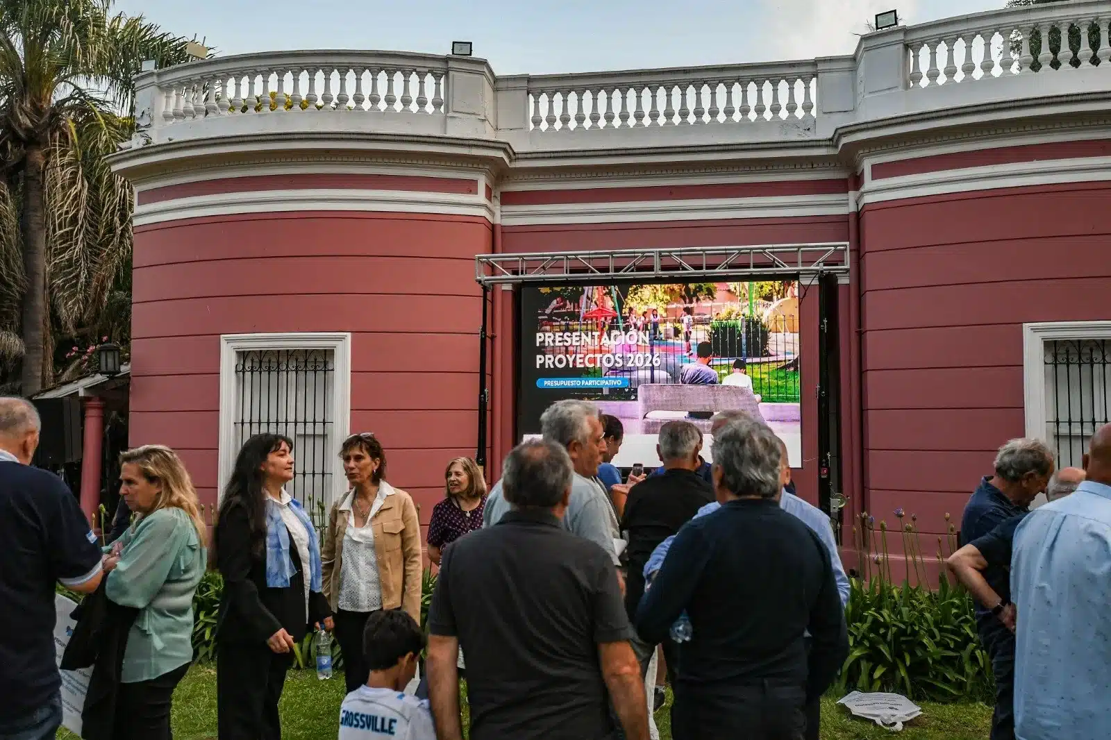 56 proyectos vecinales aprobados en Vicente López con inversión de $1.100 —…