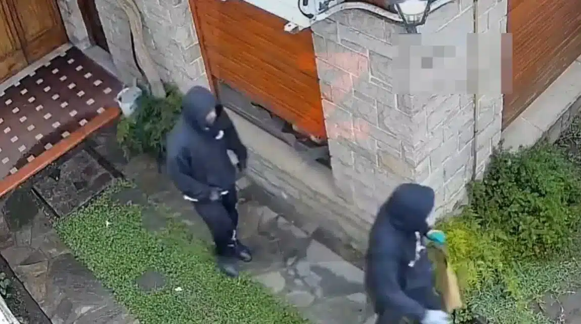 Lanús: Delincuentes golpearon y asaltaron a un anciano de 96 años — Imagen 1