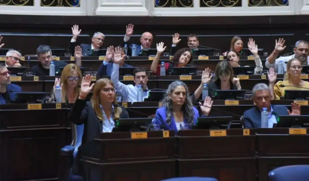 La Legislatura aprueba el endeudamiento a Kicillof por USD 3.685 millones —…