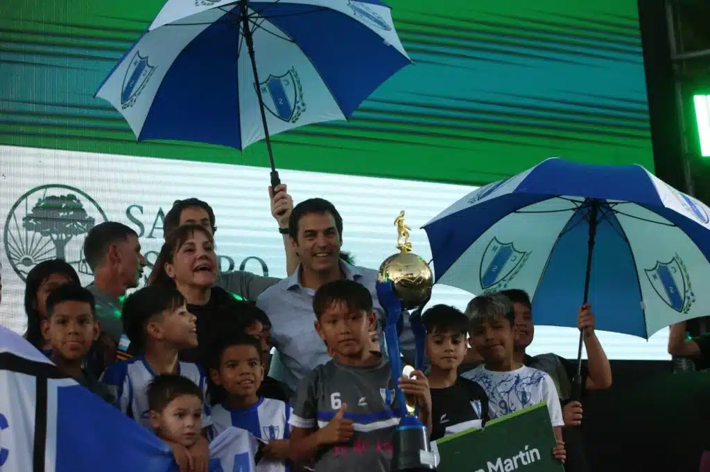 Entrega de trofeos cierra Torneo de Baby Fútbol en San Isidro con 44 — Imagen 1