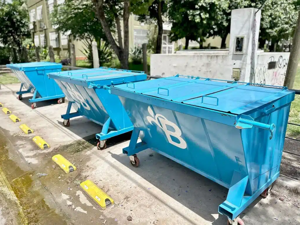 Instalan nuevos contenedores para recolección de residuos en Don Orione —…