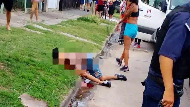 Policía mata a un joven en Morón tras embestir a su primo con la moto — Imagen 1