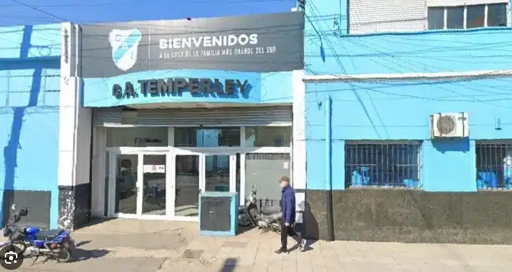 Allanamientos en clubes de fútbol por lavado de dinero — Imagen 1