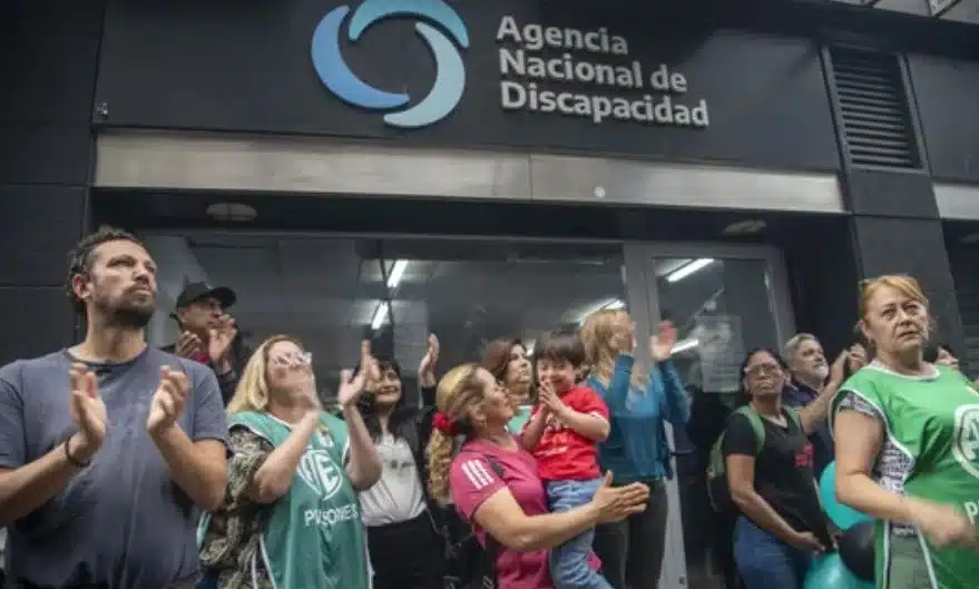 Gobierno disuelve ANDIS y trasborda funciones al Ministerio de Salud — Imagen 1