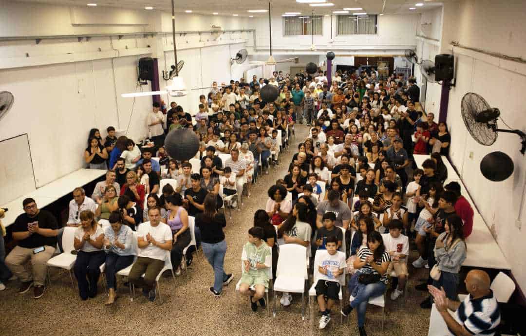 170 Vecinos Reciben Certificados de Finalización de Cursos en Centro — Imagen 1
