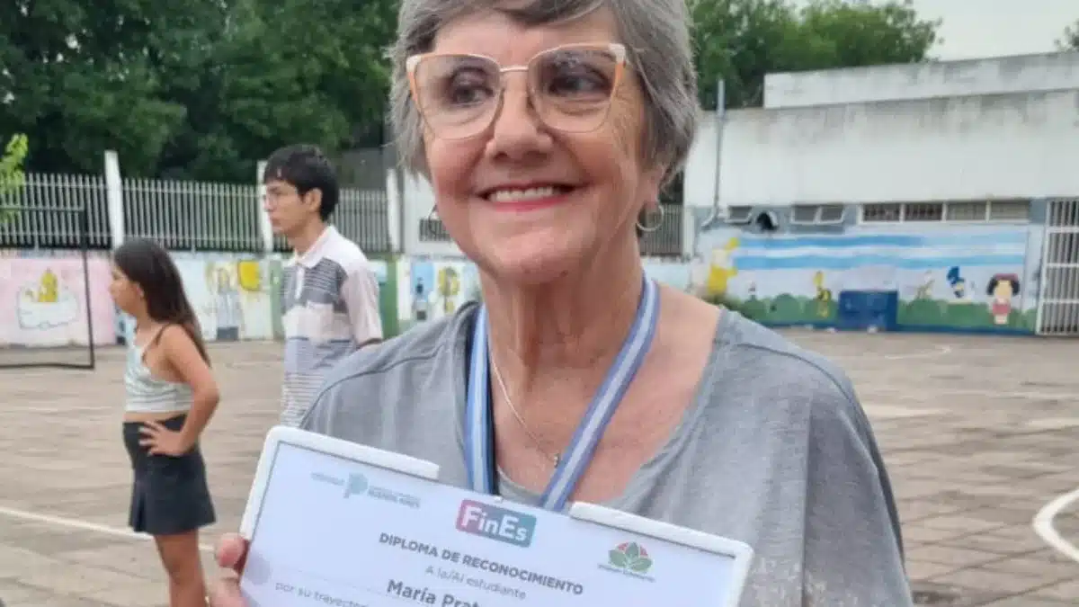 María Prats completa estudios a los 79 años — Imagen 1