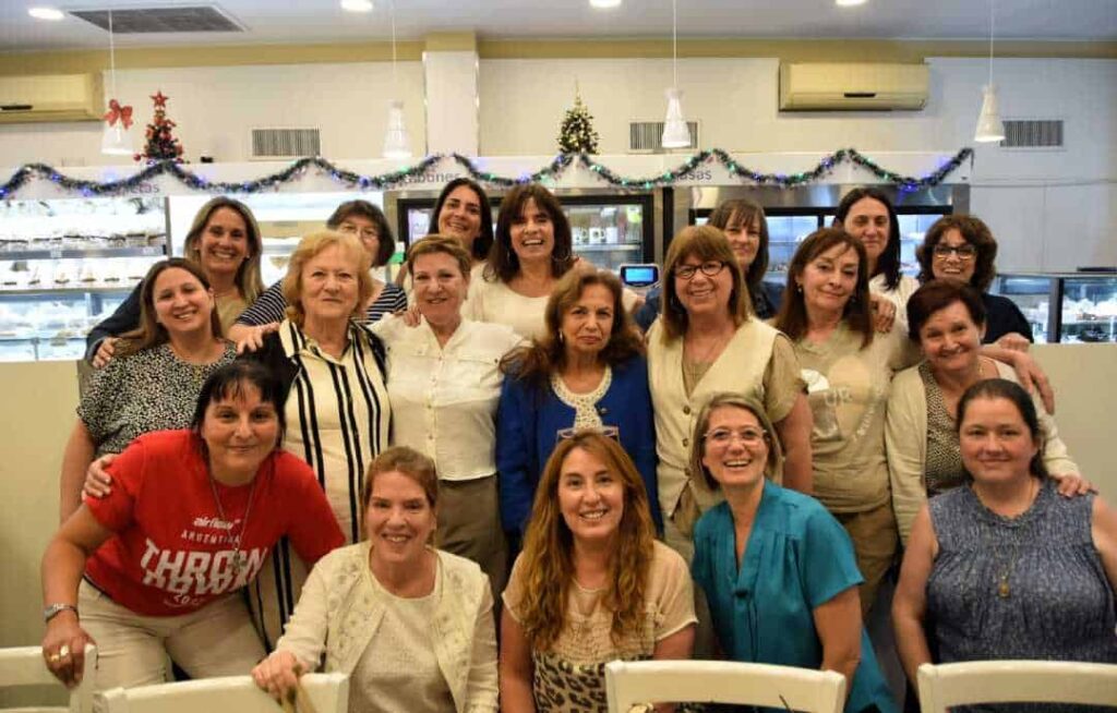 Mujeres de diferentes creencias se solidarizan con la comunidad judía en —…