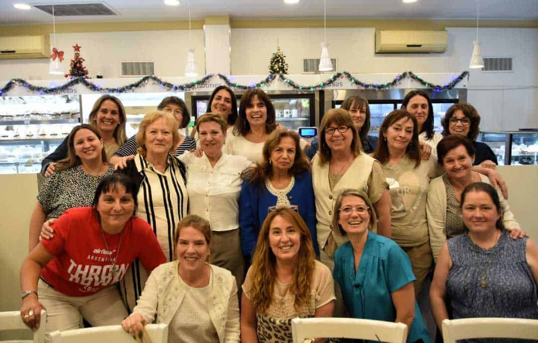 Mujeres de diferentes creencias se solidarizan con la comunidad judía en —…