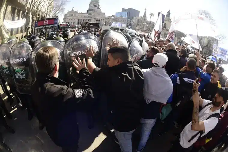 La Justicia declaró la nulidad del protocolo antipiquetes de Patricia Bullrich…