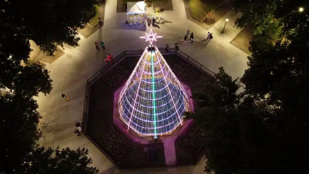 Encendido del árbol de Navidad en Monte Grande: Los vecinos se acercaron este…