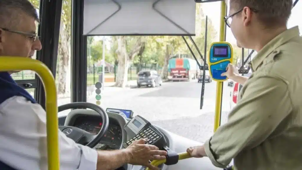 Aumentan 14,8% las tarifas en colectivos que no ingresan a CABA — Imagen 1