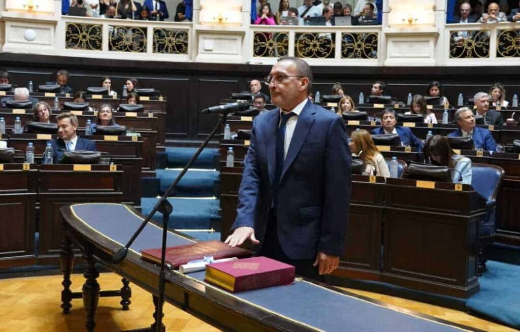 Luis Vivona, diputado bonaerense: juró en la Legislatura provincial — Imagen 1