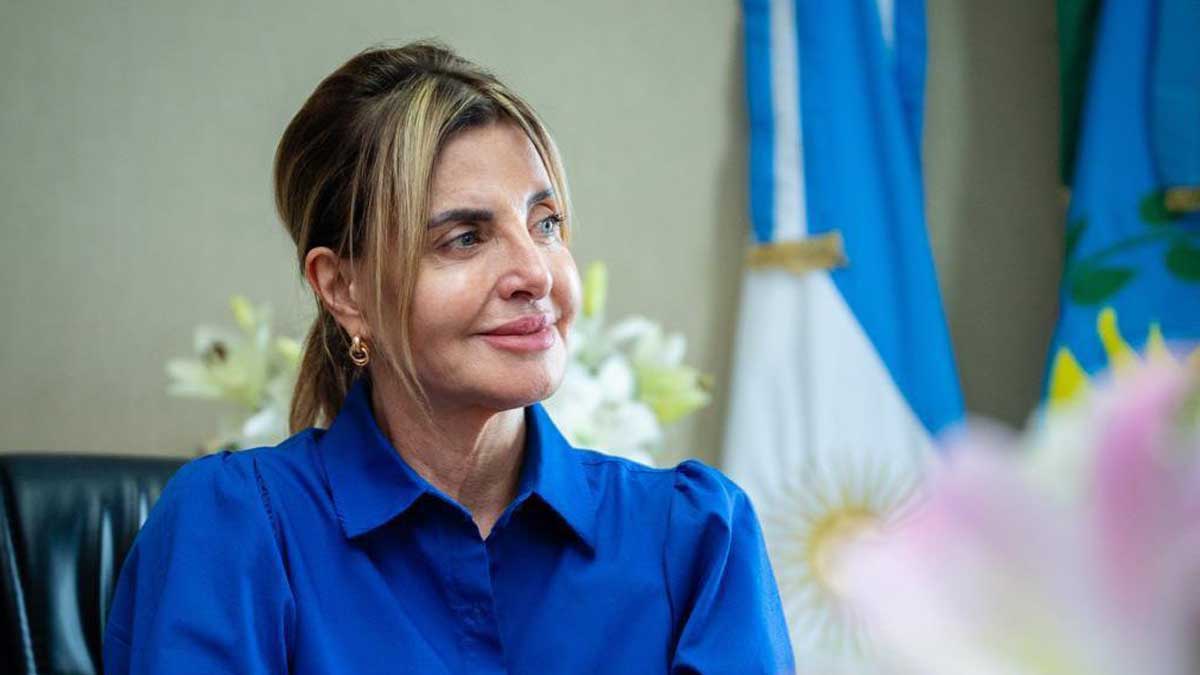 Caputo sigue en pie de guerra con intendentes, ahora apuntó contra la jefa…