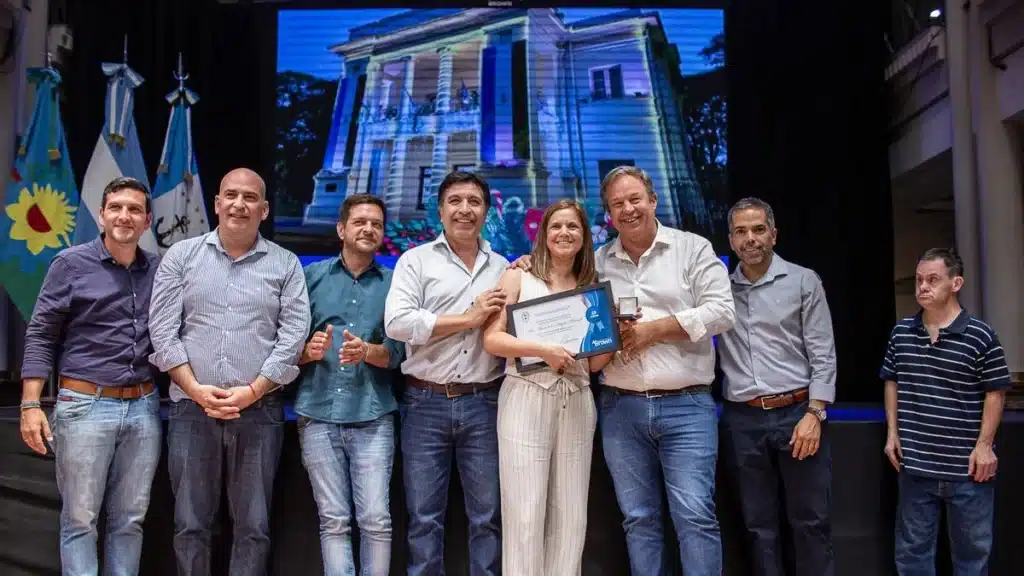 Municipio de Almirante Brown rinde homenaje a trabajadores por 25 años de —…