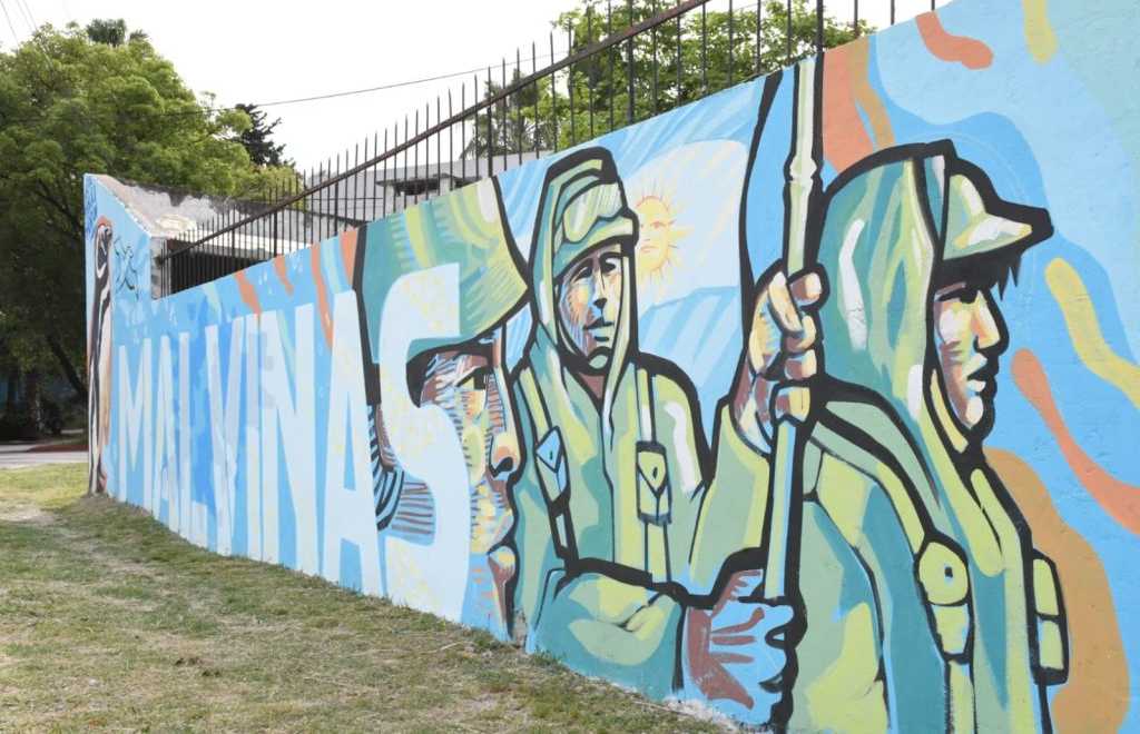 Morón inauguró mural en homenaje a Malvinas junto a la comunidad — Imagen 1