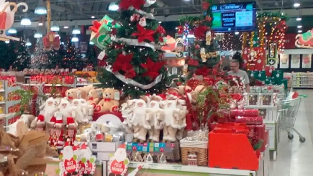 Gobierno oficializa asuetos para facilitar celebraciones de Navidad y Año —…