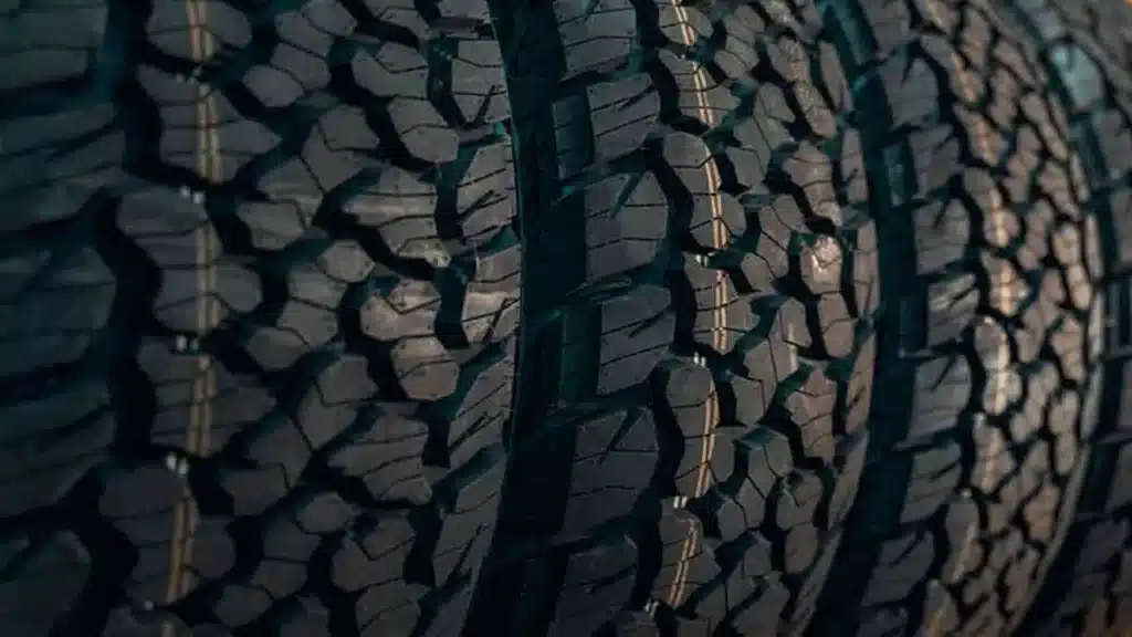 Trabajadores del neumático paralizan industria por reclamo salarial — Imagen 1