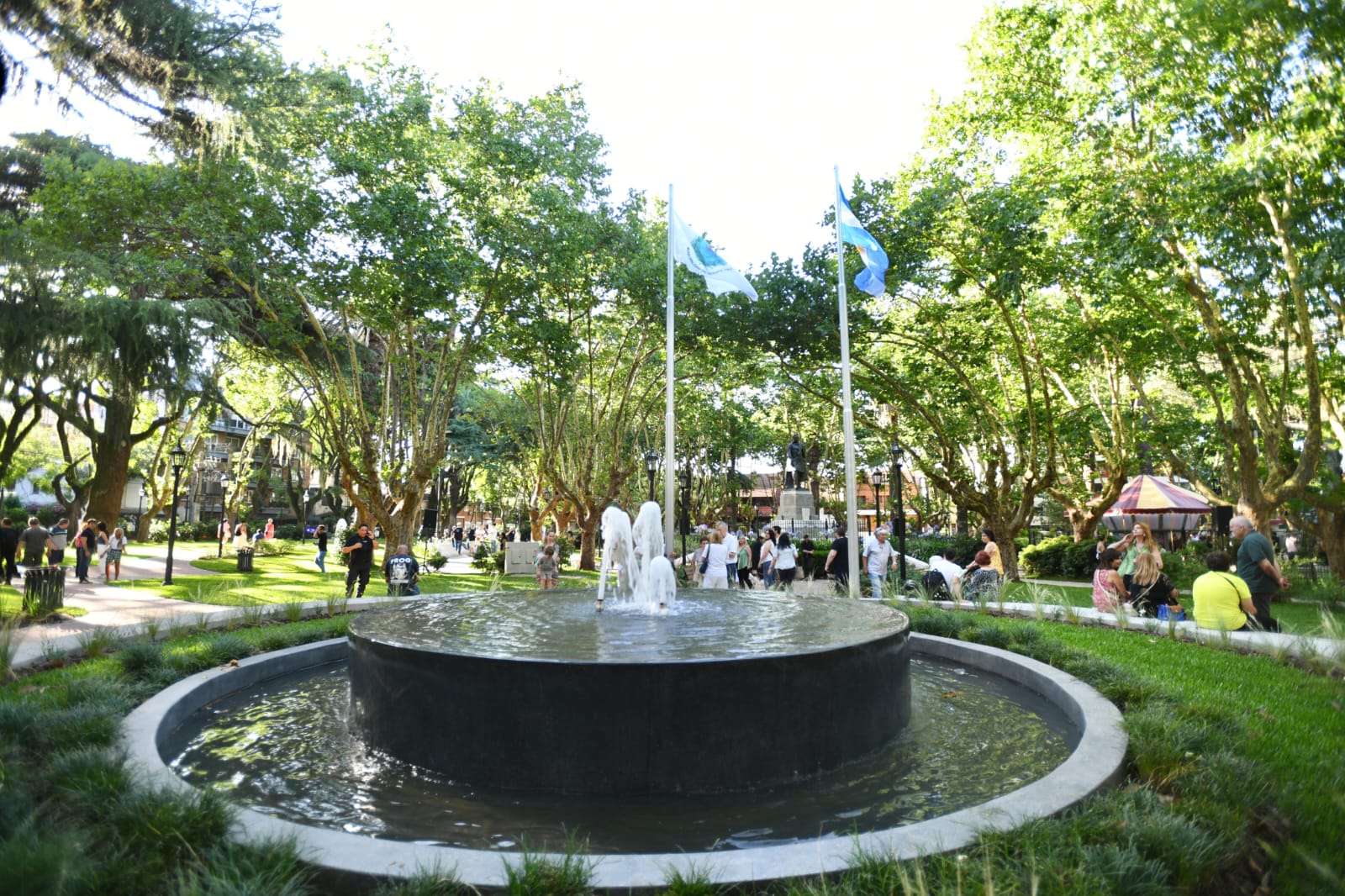 Olivos: así quedó reciclada la plaza Vicente López y Planes con monumentos…