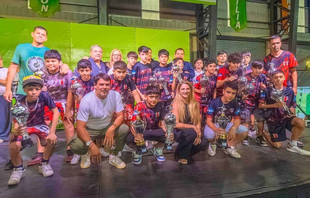 San Fernando premió a 3 mil participantes de su Liga de Fútbol Municipal con…