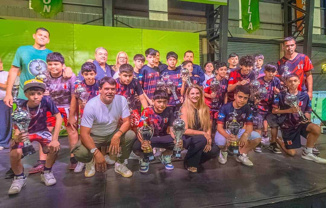 San Fernando premió a 3 mil participantes de su Liga de Fútbol Municipal con…