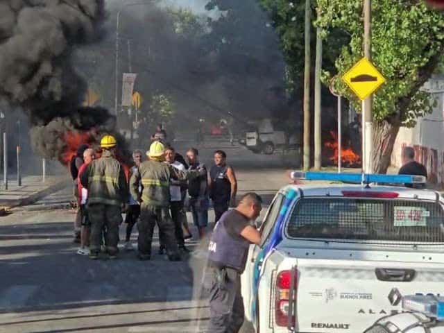 Trabajadores municipales protestan por adeudamiento de horas extras en —…